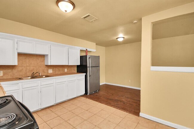 Building Photo - 5714 Doulton Dr
