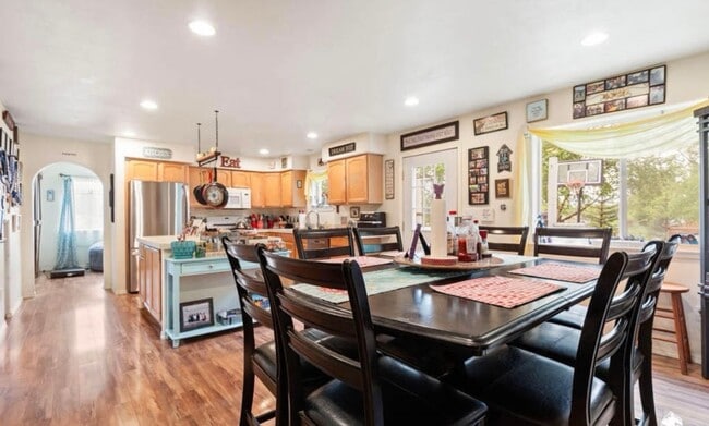Building Photo - 5 bedroom Home on half acre in Palmer! Fantastic location, close to everything, great commute loc...