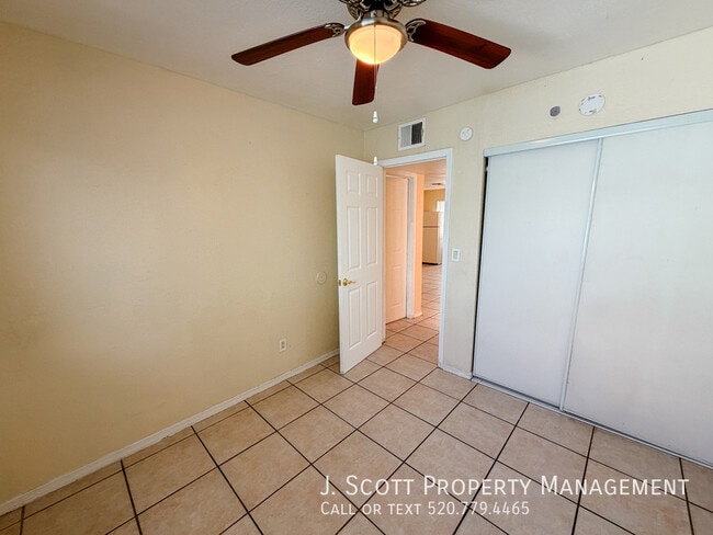 Building Photo - 1753 E Harvard St