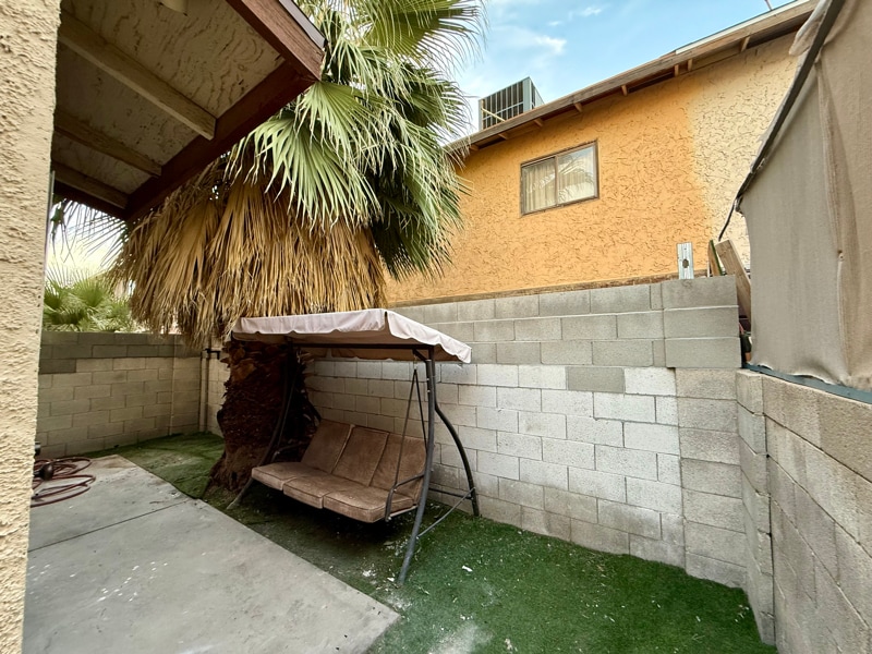 Building Photo - 1215 Coach Ln