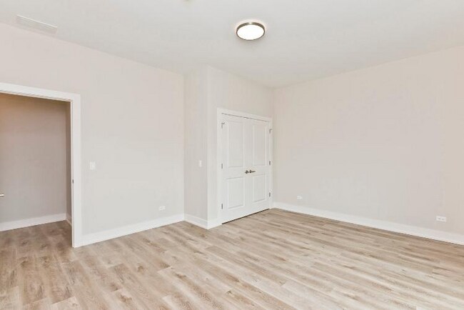 Building Photo - 2725 N Ashland Ave