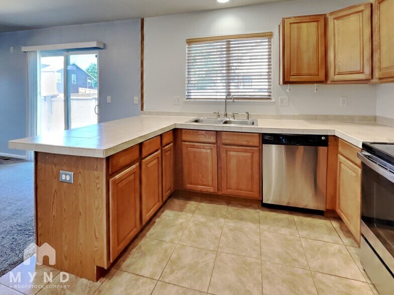 Building Photo - 7704 Autumn Leaf Way