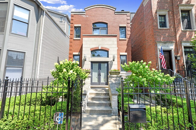 Primary Photo - 2725 N Magnolia Ave