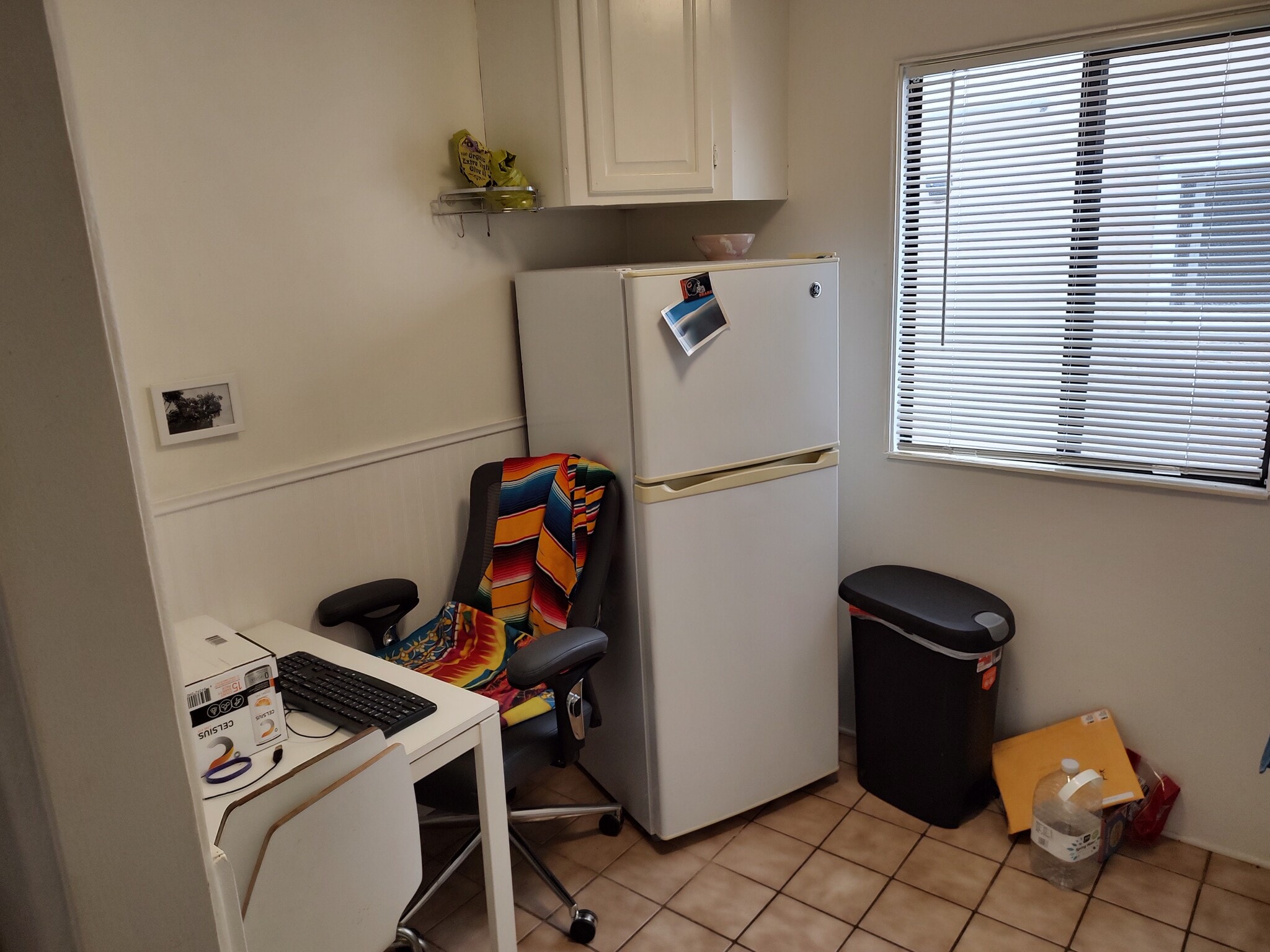 Full size fridge table for two large kitchen - 828 Island Ct