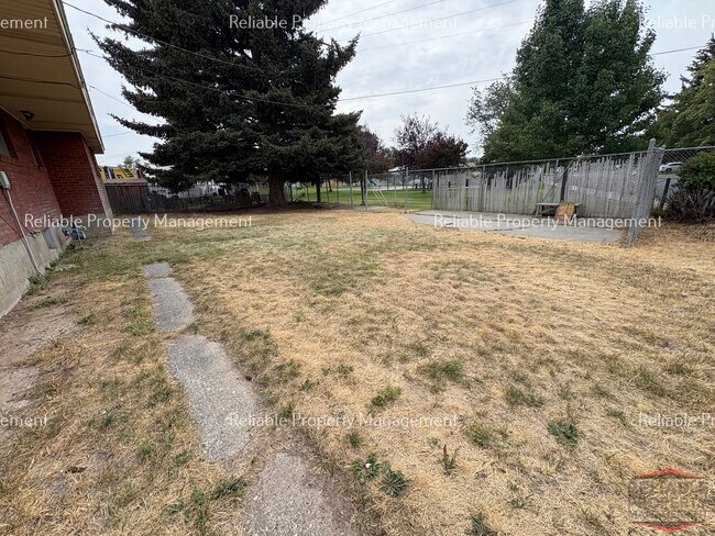 Building Photo - 2650 E 17th St