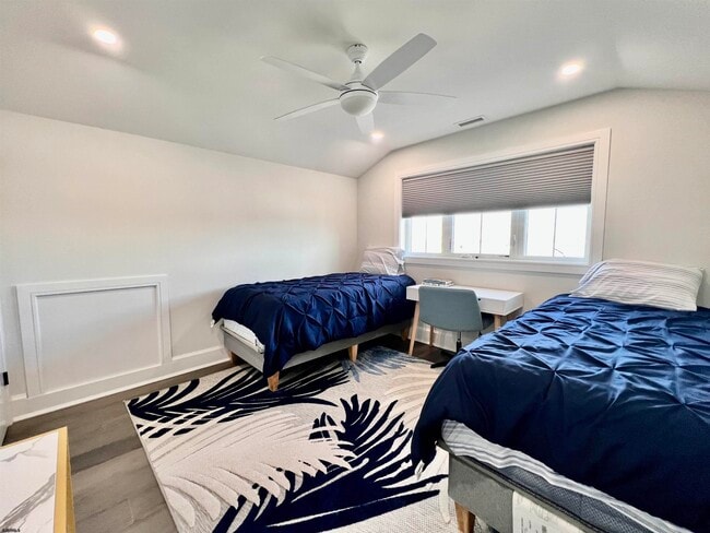 Building Photo - 16 A S Fredericksburg Ave