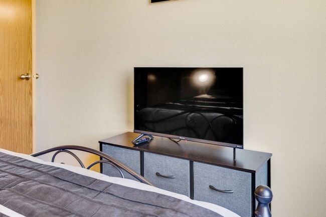 Building Photo - 2416 S Tiger Lily Dr