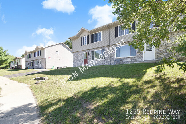 Building Photo - Spacious 4-bedroom duplex