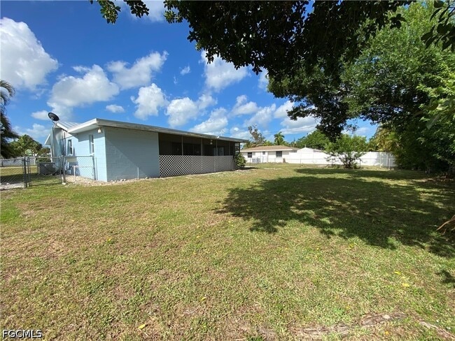 Building Photo - 11310 Linda Loma Dr