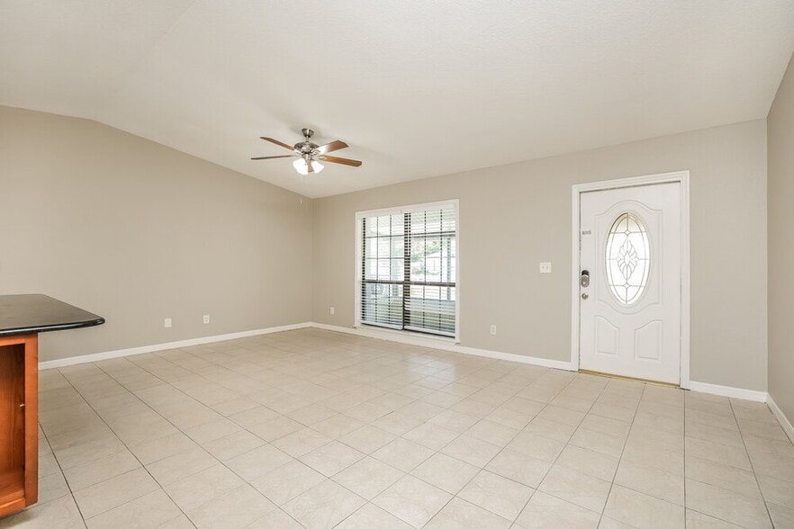 Building Photo - 971 Winsome Rd