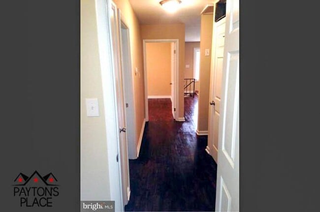 Building Photo - Spacious Single Family home with Huge Back...