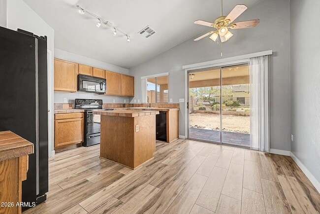 Building Photo - 905 E Potter Dr