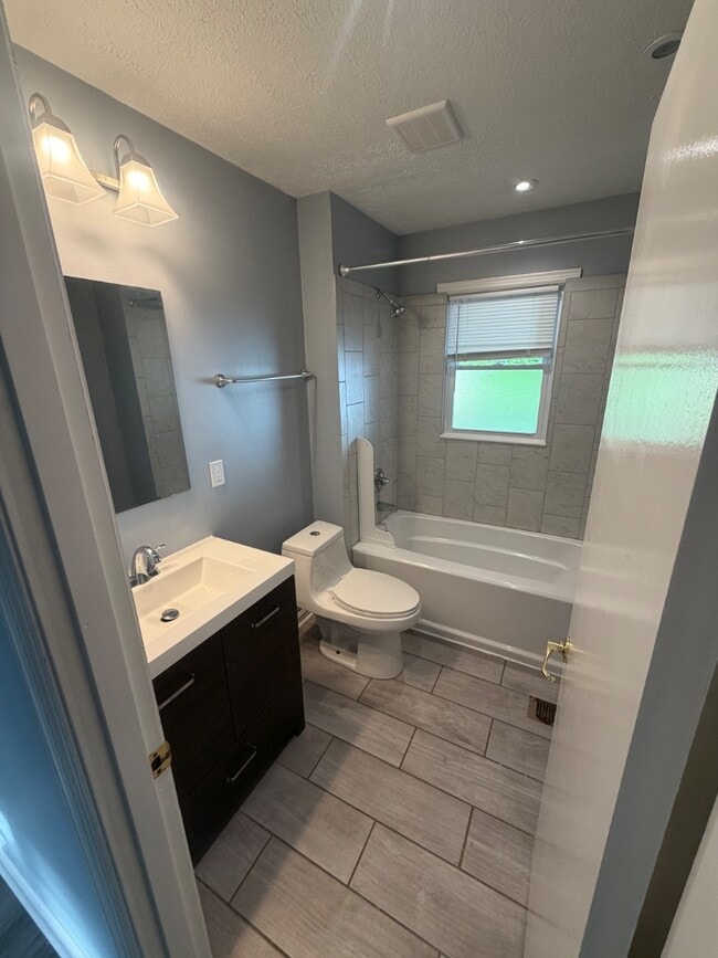 Building Photo - 11813 Pierce Way