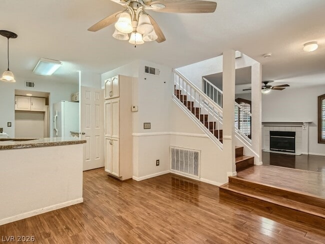 Building Photo - 1044 Grammy Dr