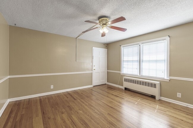 Building Photo - Historic Apartment located a short drive from Elon!