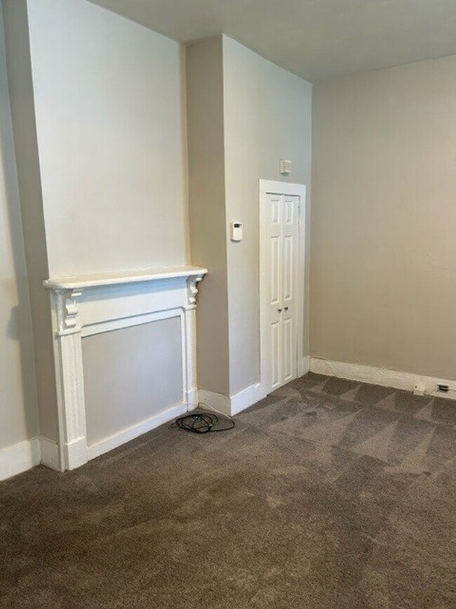 Building Photo - 4 bedroom, 3 bath 1,668 sf single family home located in Norfolk near ODU and Sentara Norfolk Gen...