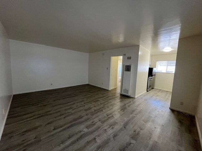 Building Photo - MOORPARK (14938) APT