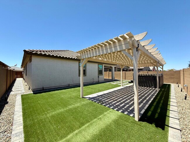 Building Photo - 3266 E Wild Dr