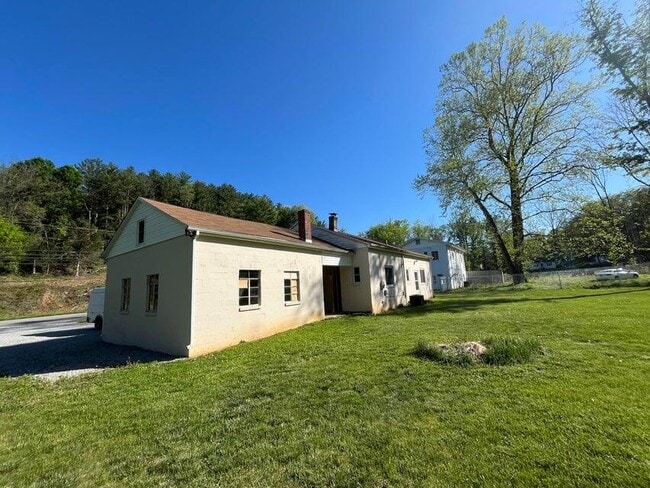 Building Photo - 6075 Lee Hwy