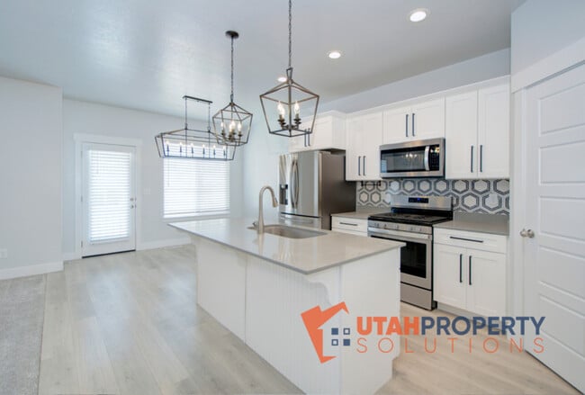 Building Photo - 1734 W Newcastle Ln