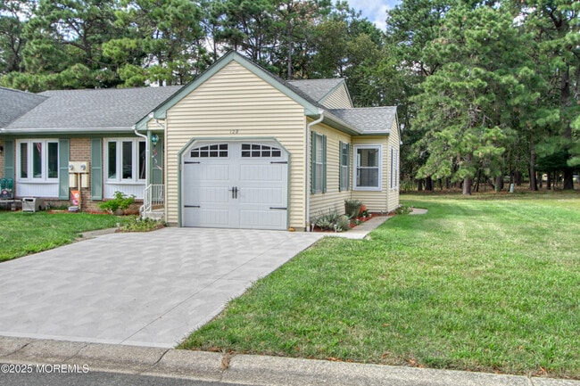 Building Photo - 12 Birchwood Dr