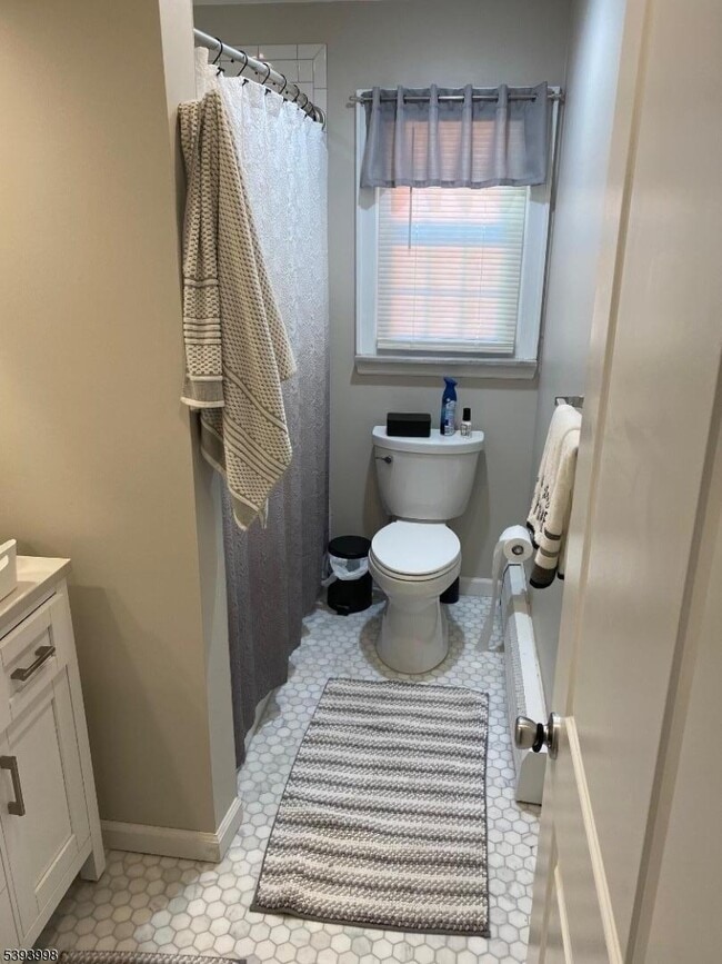 Building Photo - 549 Broughton Ave