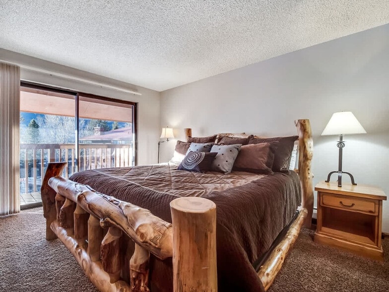 Building Photo - 743 Lagoon Dr