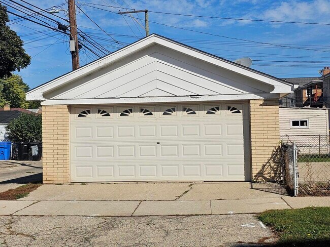 Building Photo - 3700 N Harlem Ave