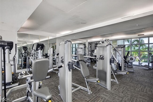 Building Photo - 3000 Oasis Grand Blvd