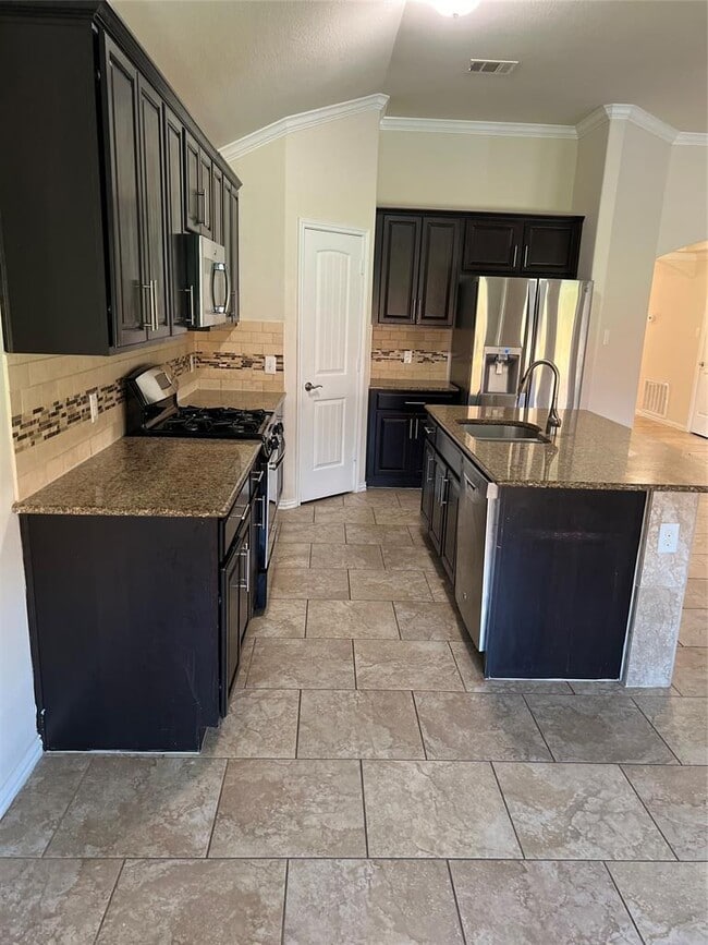 Building Photo - 300 Briar Park Dr