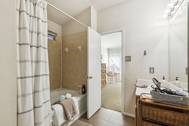 Building Photo - FLEXIBLE LEASE, STAY LONGER SAVE MORE!