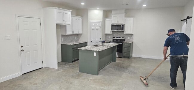 Building Photo - 406 S Andrews Dr