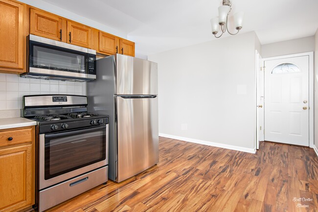 kitchen - 1122 Oakleaf Ave