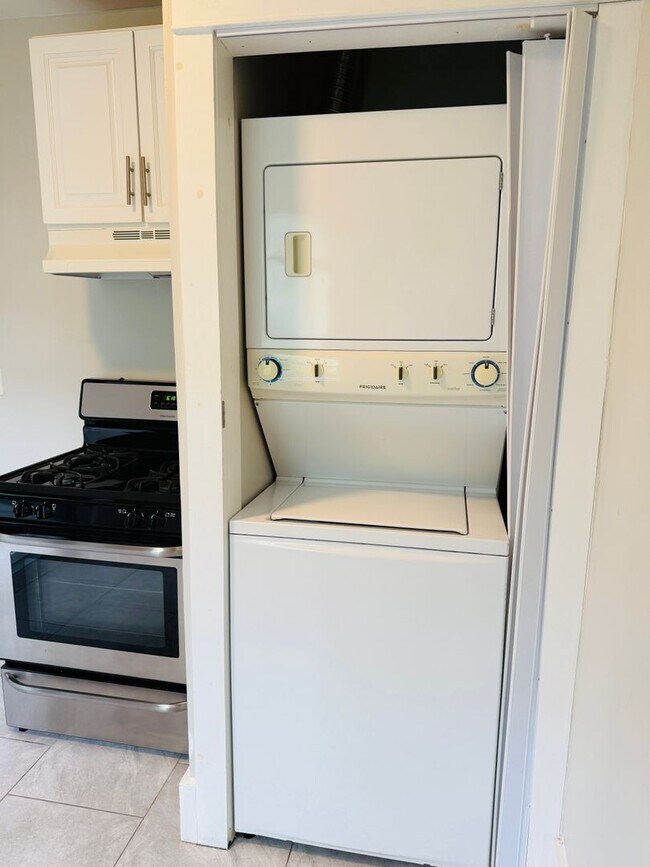 Building Photo - 307