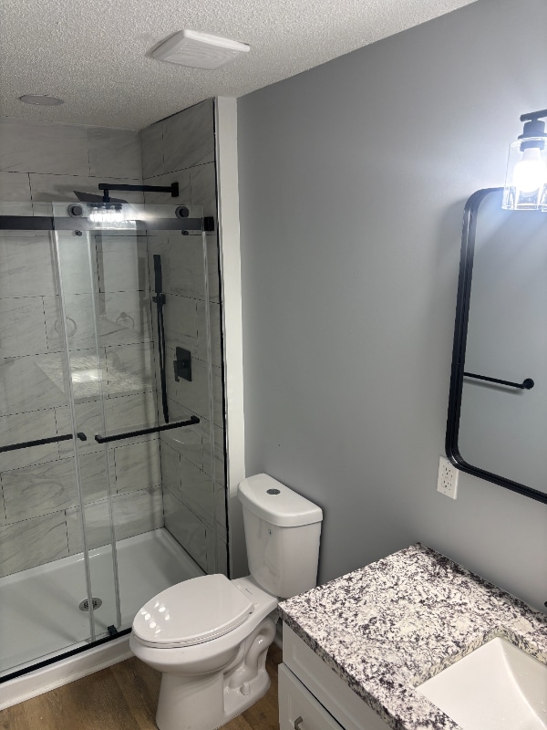 Building Photo - 619 Pinewood Ave