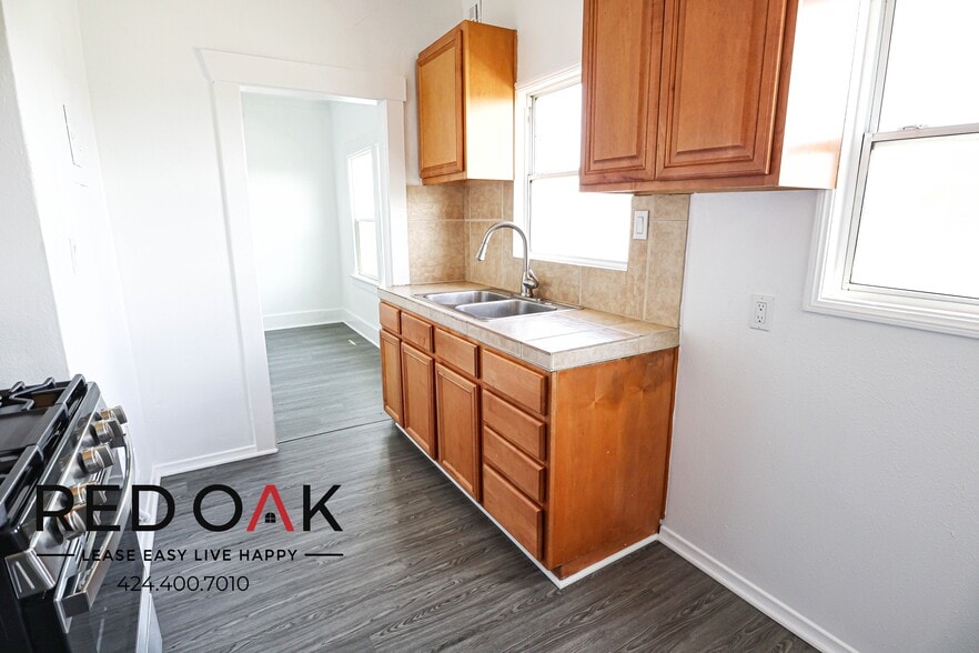 Building Photo - 527 W 15th St