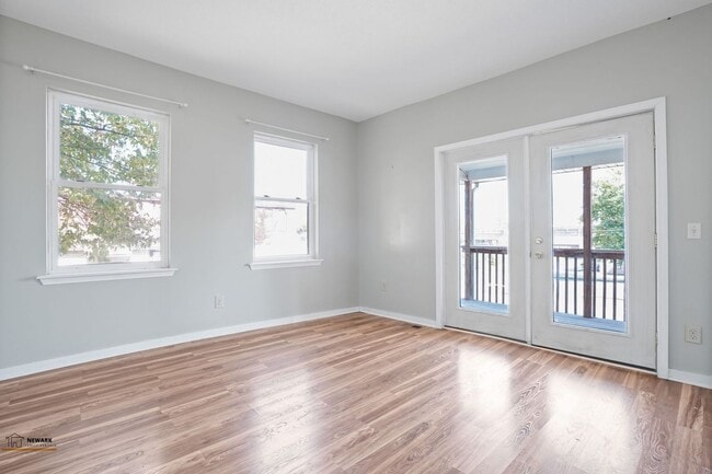 Building Photo - Quality 2 Bed 1.5 Bathrooms Home - Availab...