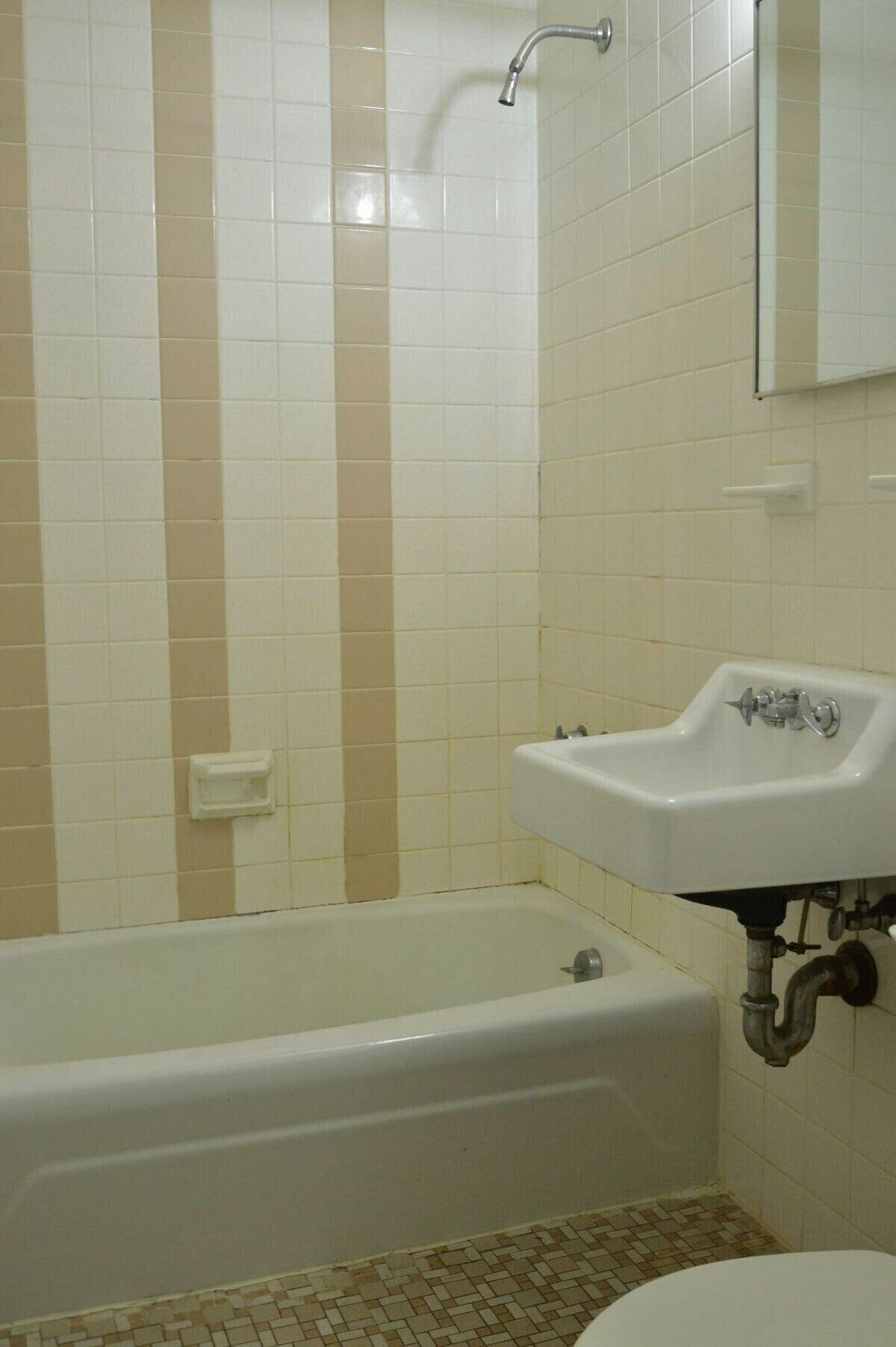 Building Photo - 164 N Beacon St