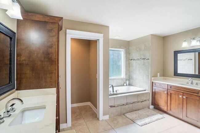 Building Photo - 2072 Trescott Dr