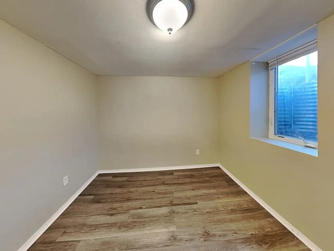 Building Photo - 3021 Commodore Dr