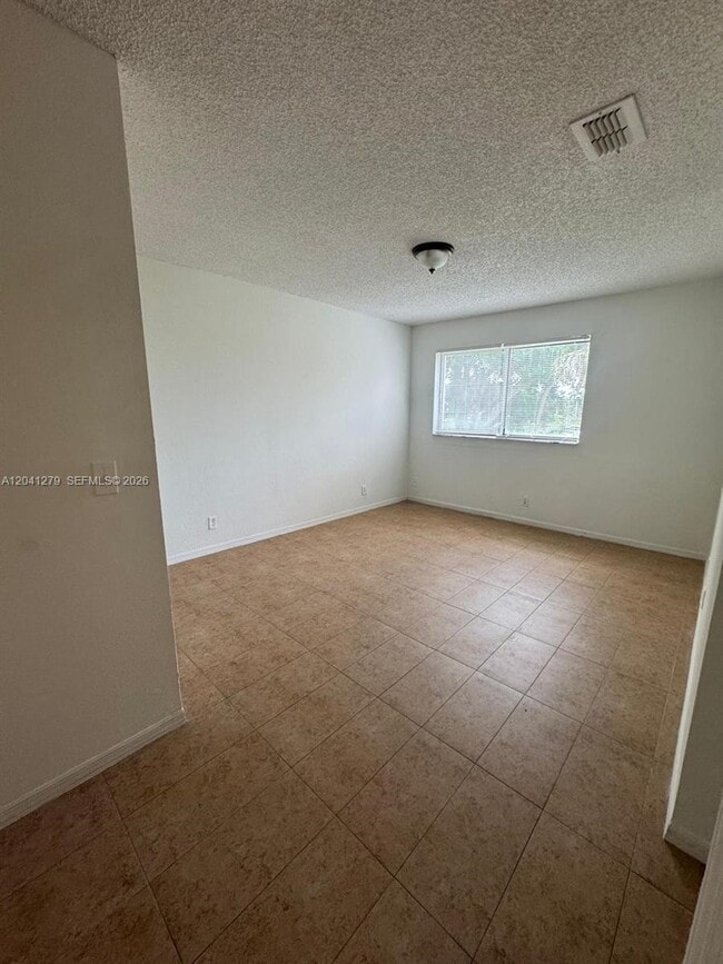 Building Photo - 3400 Pinewalk Dr N