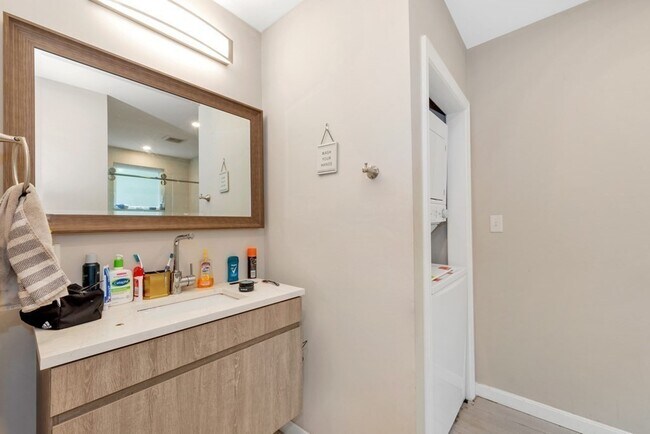 Building Photo - 228 Calumet St