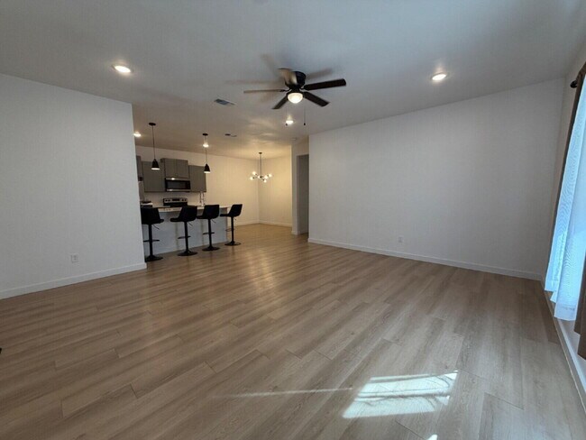Building Photo - 5704 Kemper St