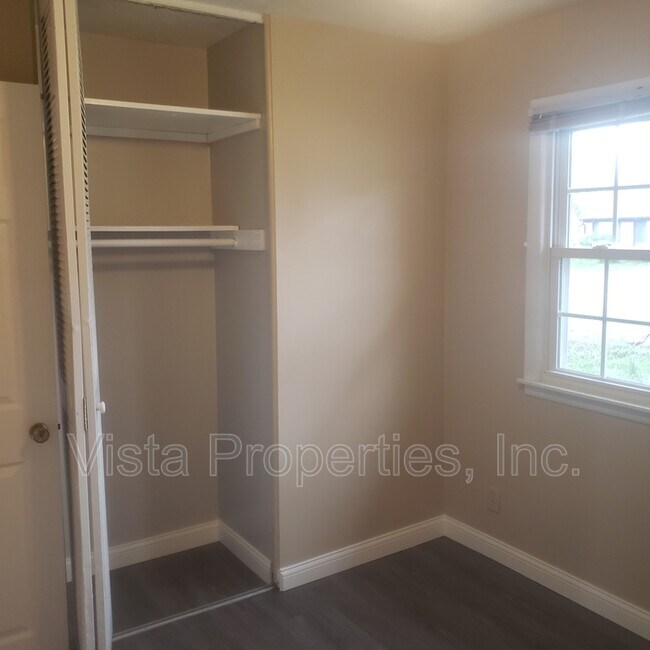 Building Photo - 4608 Aral Dr