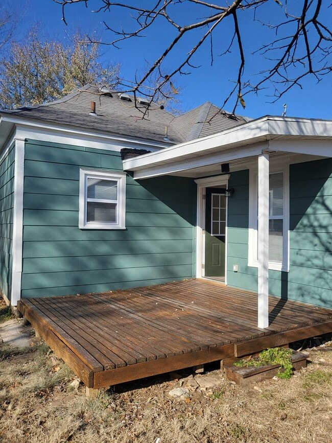 Building Photo - Full remodel on this beauty!