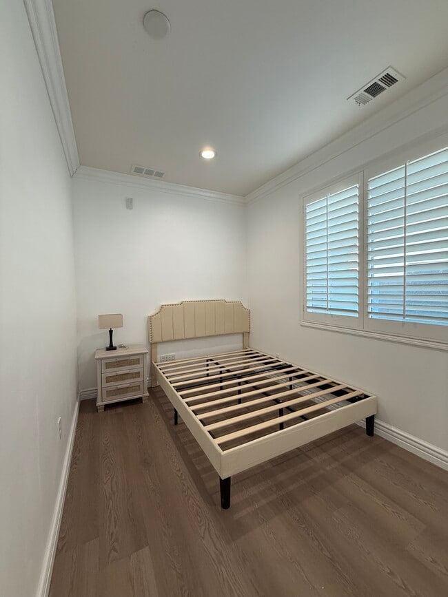 Building Photo - 16004 Cascade Dr