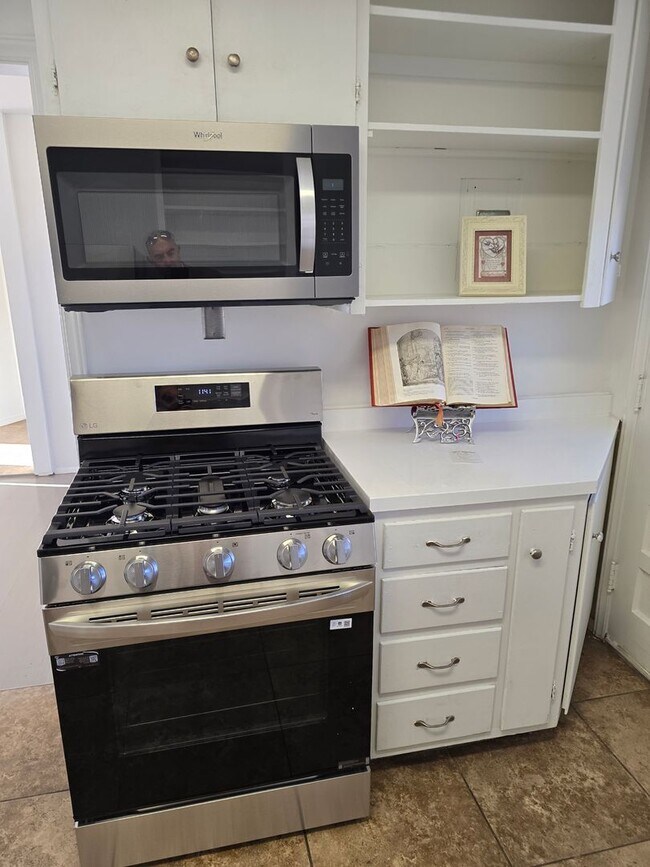 Building Photo - Centrally located in the NE Heights 4 bedroom, 1 3/4 Bath 1900 square feet.