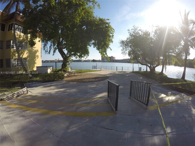 Building Photo - 1450 NE 191st St