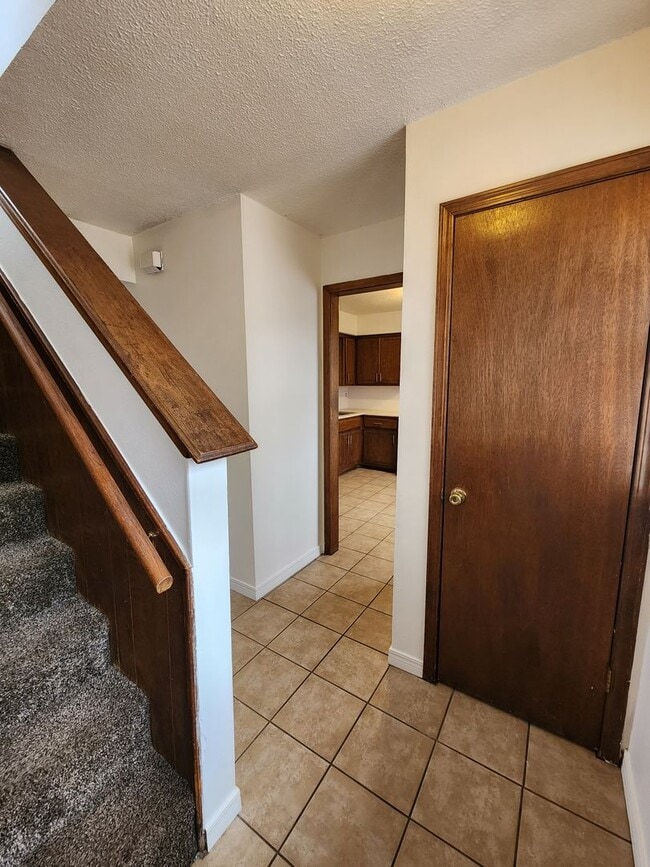 Building Photo - Cute 3 bedroom Townhome in Shawnee!