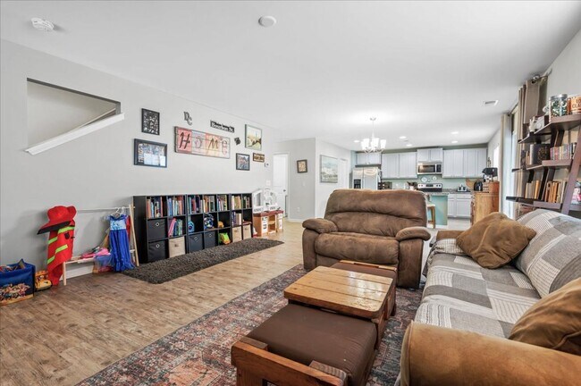 Building Photo - 4 Gardenia Dr